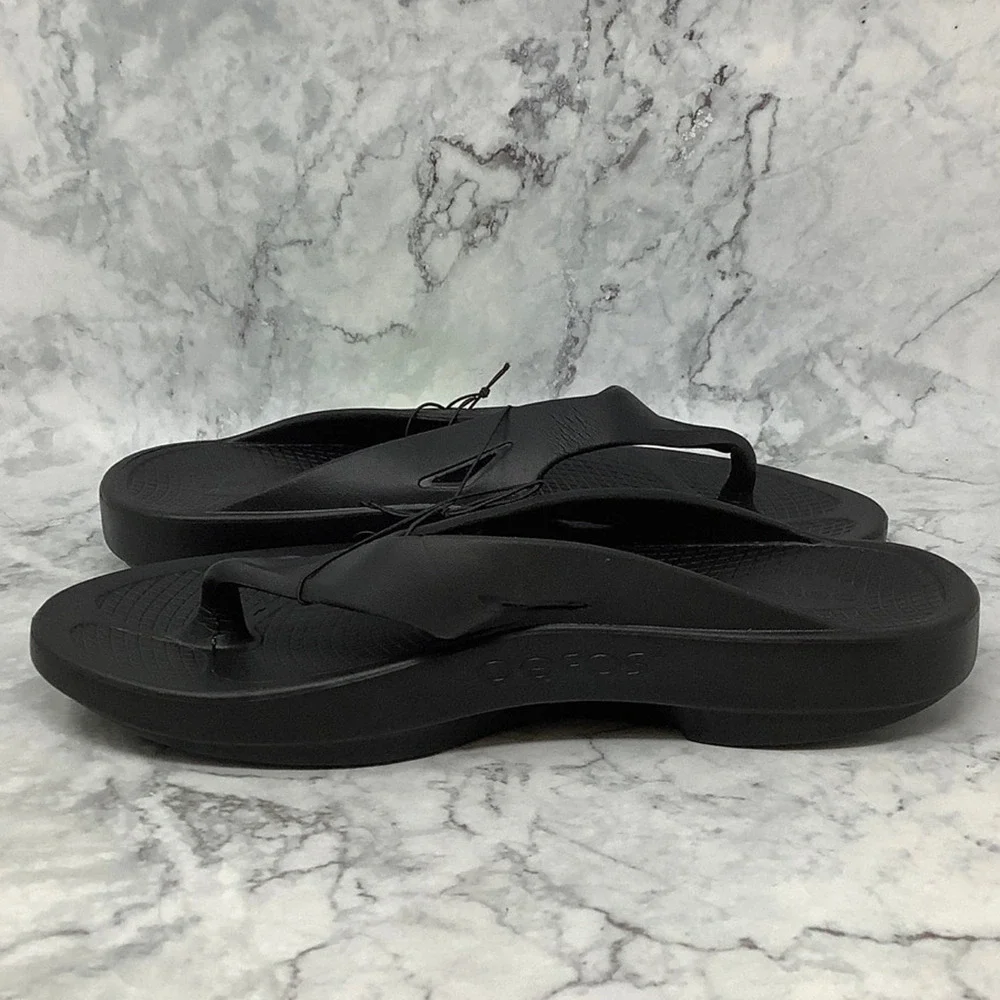 OOFOS Black Men's Flip-Flops Comfort Recovery Sandals